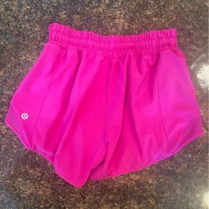 Lululemon Hotty Hot low rise 4 inch shorts